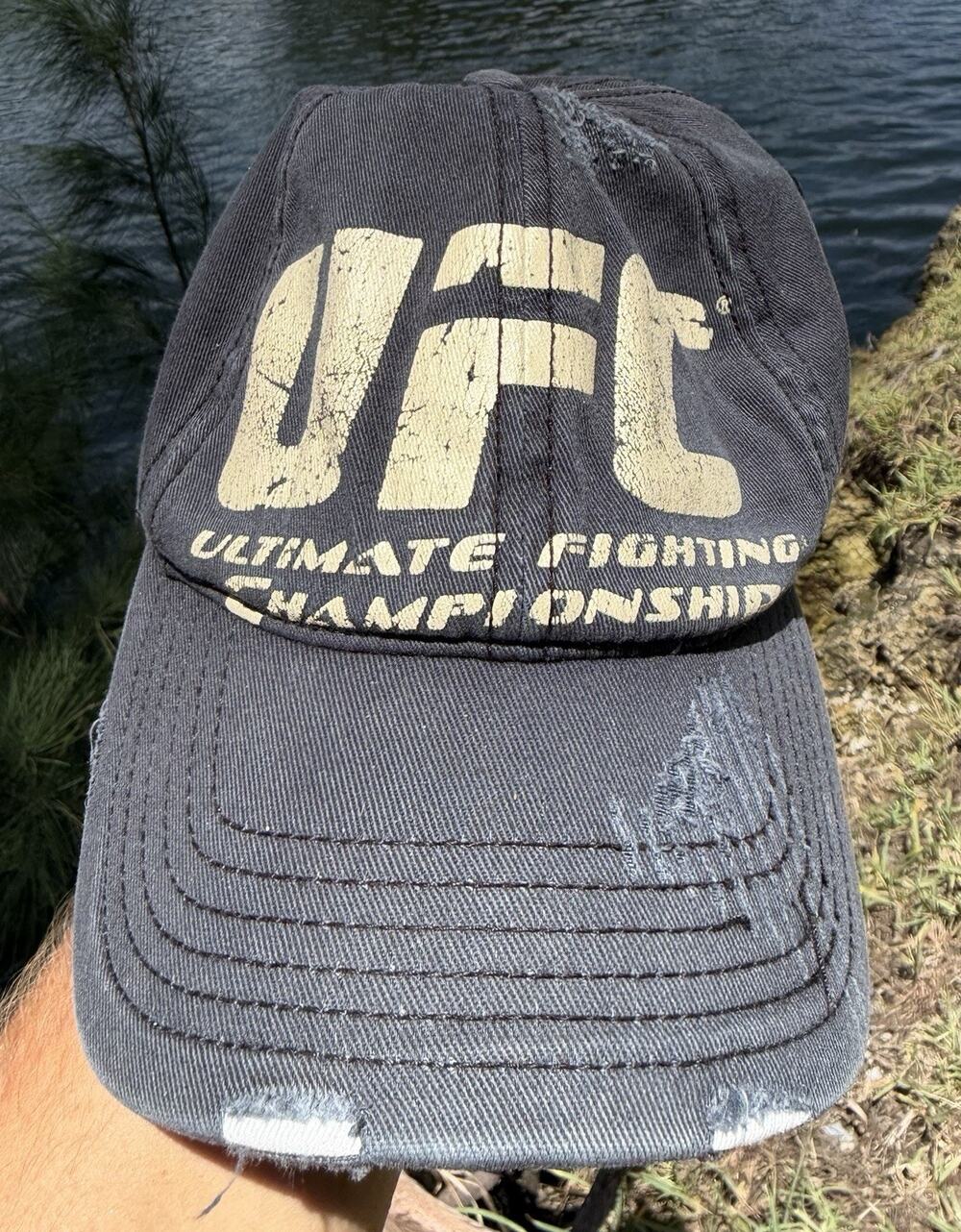 VINTAGE UFC HAT 2010